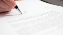 1474970437_legal_letter_signing