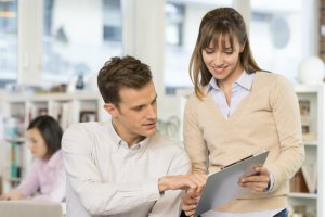 1553595825_24719-man-woman-office-working-trending