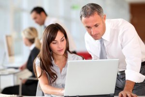 1584039684_boss-and-employee-woman-sitting
