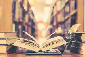 1586345159_tres-bibliotecas-con-wifi-gratuito-en-madrid-las-conoces-big-stock